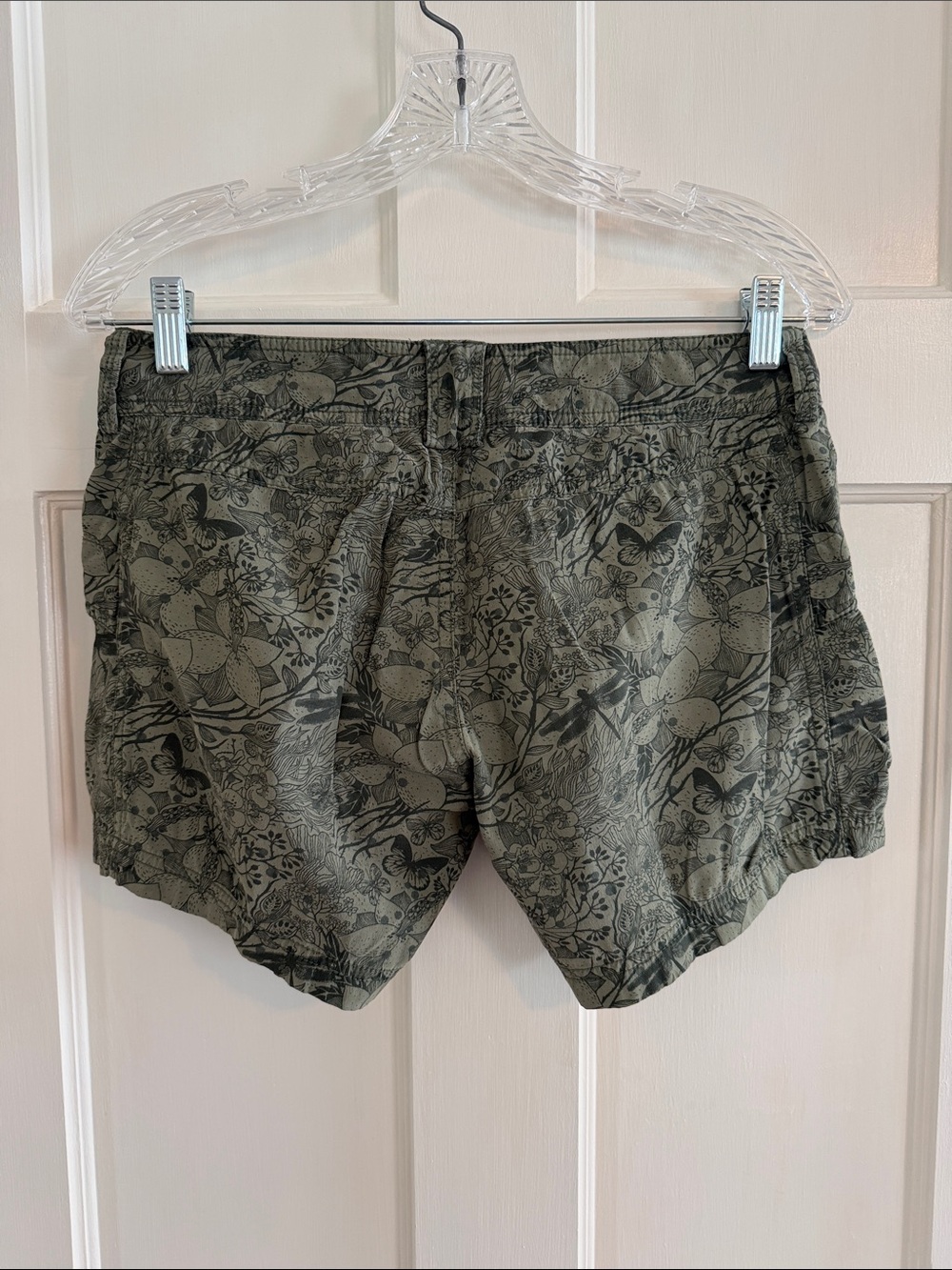 🥾Marmot green print Ginny shorts. Size 4. - Picture 2 of 10